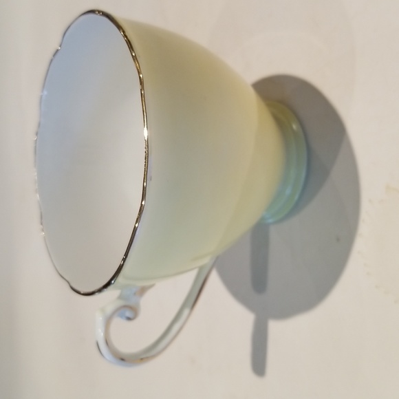 Royal Grafton  Bone china VINTAGE TEA CUP AND SAUCE - Picture 7 of 12